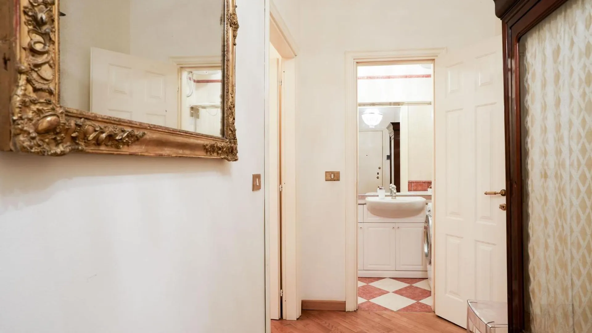 Duomo Center Apartment 2 Milan 0*,  Italy